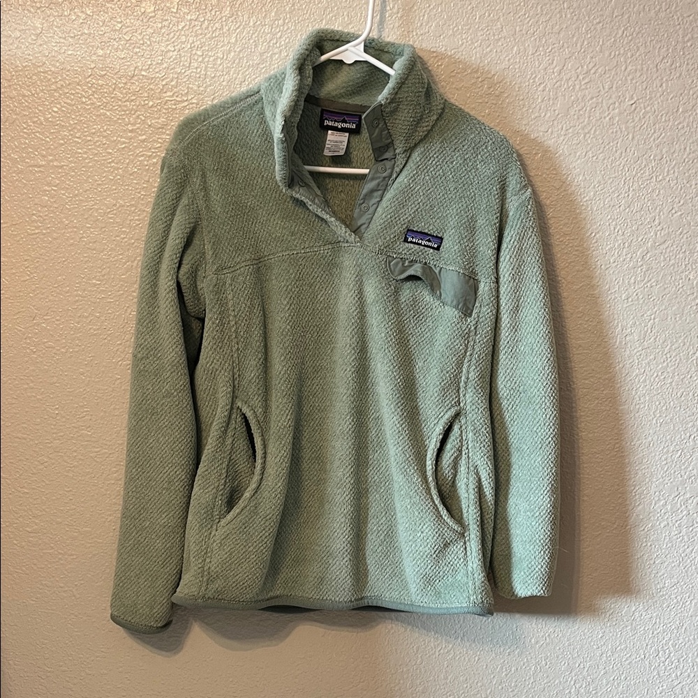 Patagonia Women's Sage Green 1/4 Snap Fleece Sweater